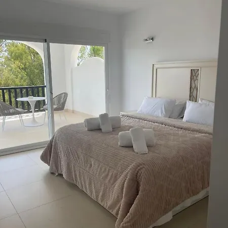 Stunning With Sea Views & Jacuzzi וילה